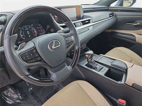 Used 2019 Lexus ES 350 Luxury w/ Premium Package image 18