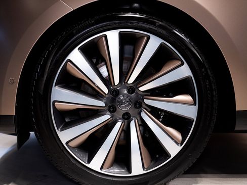 Used 2023 Land Rover Range Rover SV image 37