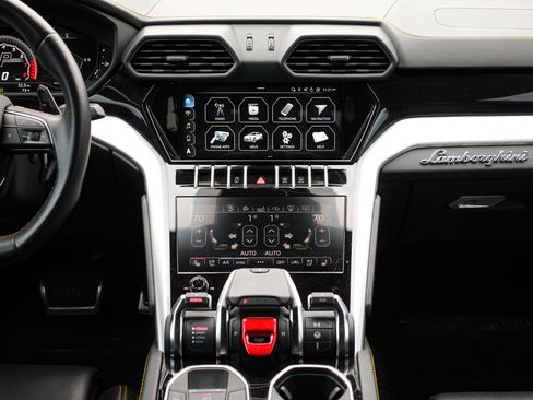 Used 2020 Lamborghini Urus AWD/4WD image 31
