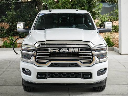 Used 2026 RAM 2500 Laramie AWD/4WD image 2