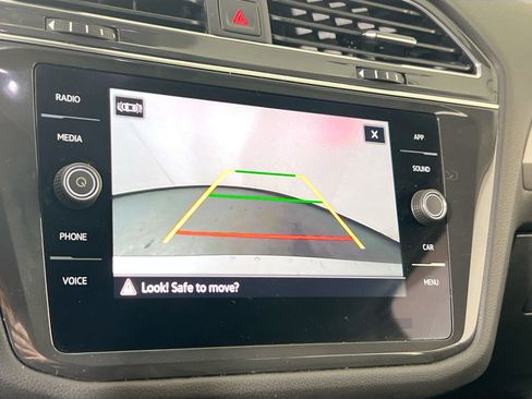 Used 2023 Volkswagen Tiguan SE image 13