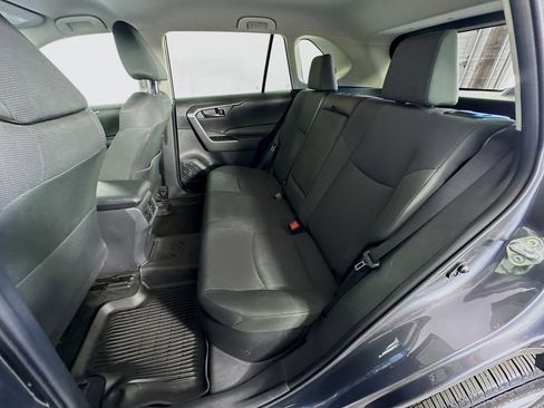 Used 2021 Toyota RAV4 LE image 39