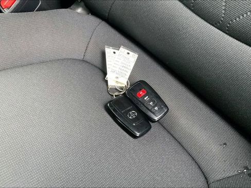 Used 2022 Toyota Corolla LE w/ LE Convenience Package image 11