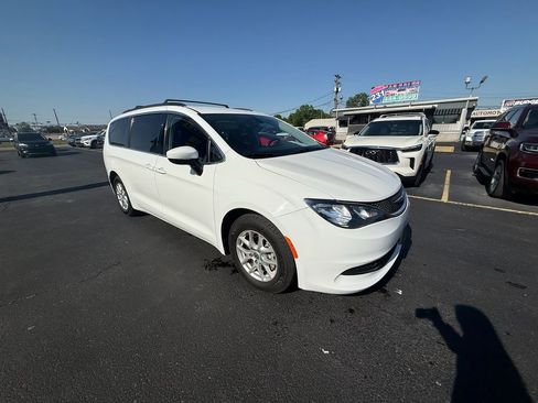 Used 2021 Chrysler Voyager Lxi image 1