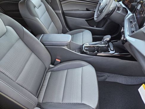 New 2026 Chevrolet Trax LT image 17