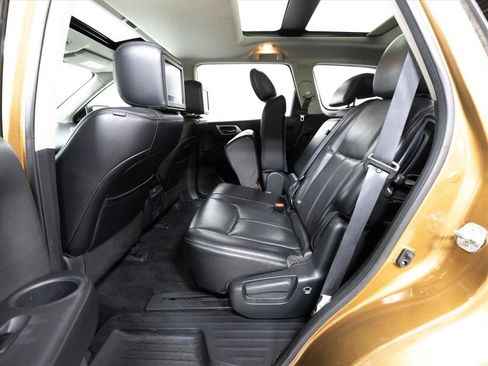 Used 2017 Nissan Pathfinder Platinum w/ Family Entertainment Package image 6