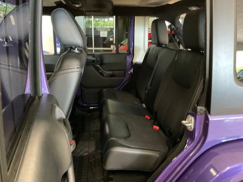 Used 2017 Jeep Wrangler Unlimited Sahara AWD/4WD image 21