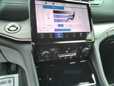 Used 2024 Jeep Grand Cherokee L Limited w/ Black Appearance Package image 31