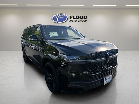New 2026 Lincoln Navigator L Reserve w/ Jet Appearance Package AWD/4WD image 1