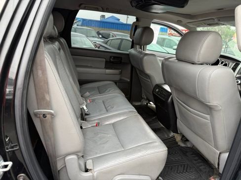 Used 2011 Toyota Sequoia SR5 w/ Premium Pkg RWD image 19