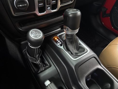 Used 2021 Jeep Wrangler Unlimited Sahara w/ LED Lighting Group AWD/4WD image 31