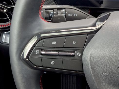 Used 2026 Chevrolet Equinox RS FWD image 31