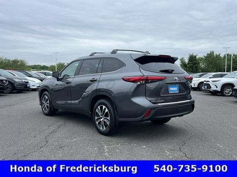 Used 2023 Toyota Highlander XLE FWD image 6