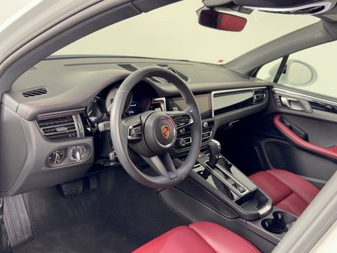 Certified 2024 Porsche Macan S AWD/4WD image 4