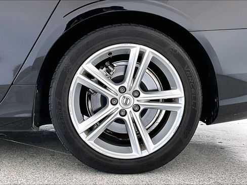Used 2017 Volvo S90 T5 Momentum w/ Convenience Package FWD image 10