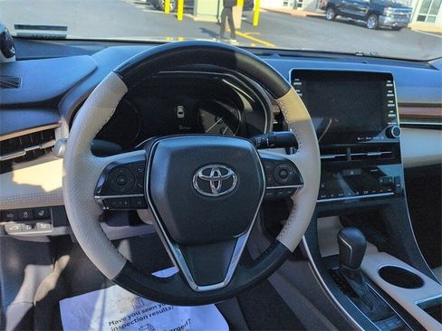 Used 2019 Toyota Avalon Limited image 14