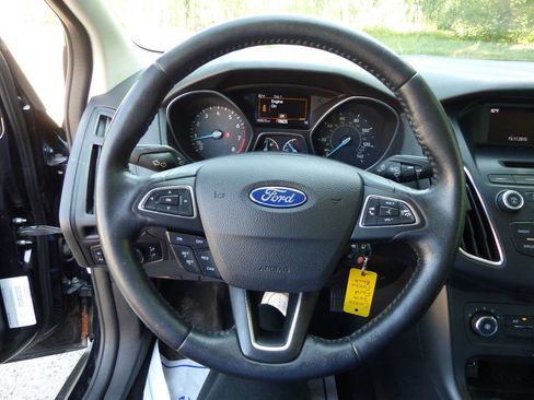 Used 2016 Ford Focus SE w/ Equipment Group 201A FWD image 23