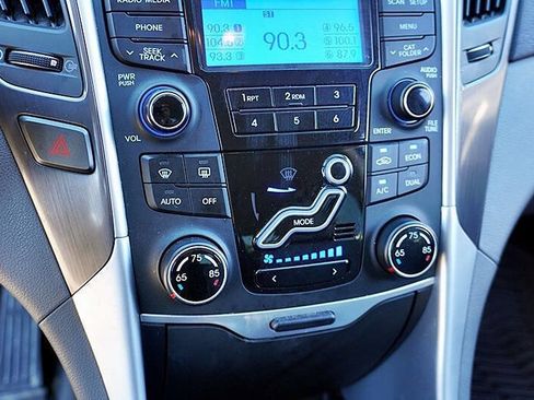 Used 2012 Hyundai Sonata Base 4dr Sedan w/ Leather Pkg image 25