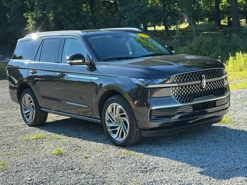 New 2025 Lincoln Navigator Reserve AWD/4WD image 31