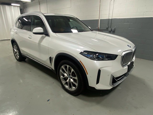 Used 2024 BMW X5 xDrive50e w/ Premium Package AWD/4WD image 4