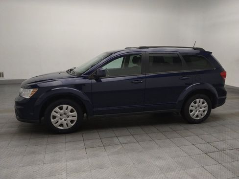 Used 2019 Dodge Journey SE w/ Connectivity Group FWD image 2