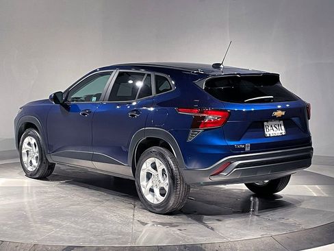 Used 2024 Chevrolet Trax LS w/ LS Convenience Package image 13