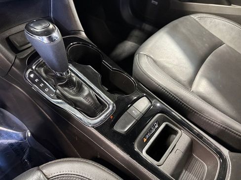Used 2017 Chevrolet Cruze Premier FWD image 32