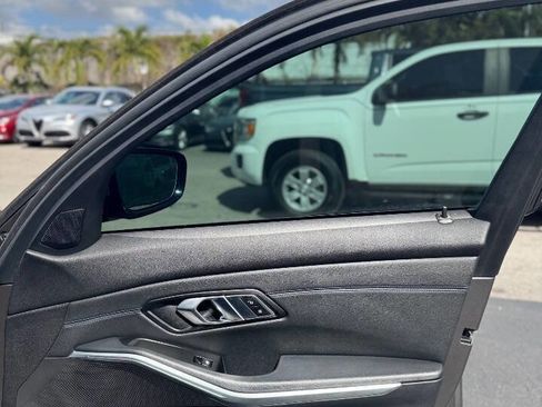 Used 2020 BMW 330i Sedan w/ M Sport Package image 32