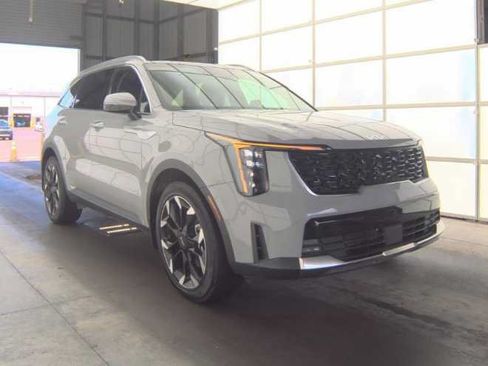 Used 2025 Kia Sorento EX w/ Panoramic Sunroof Package FWD image 3