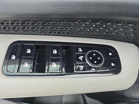 Certified 2023 Nissan Ariya EMPOWER+ image 28