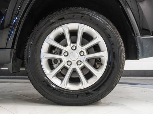 Used 2022 Jeep Grand Cherokee Laredo E w/ Security & Convenience Group RWD image 30