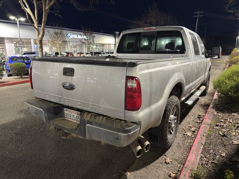 Used 2010 Ford F250 Lariat image 2