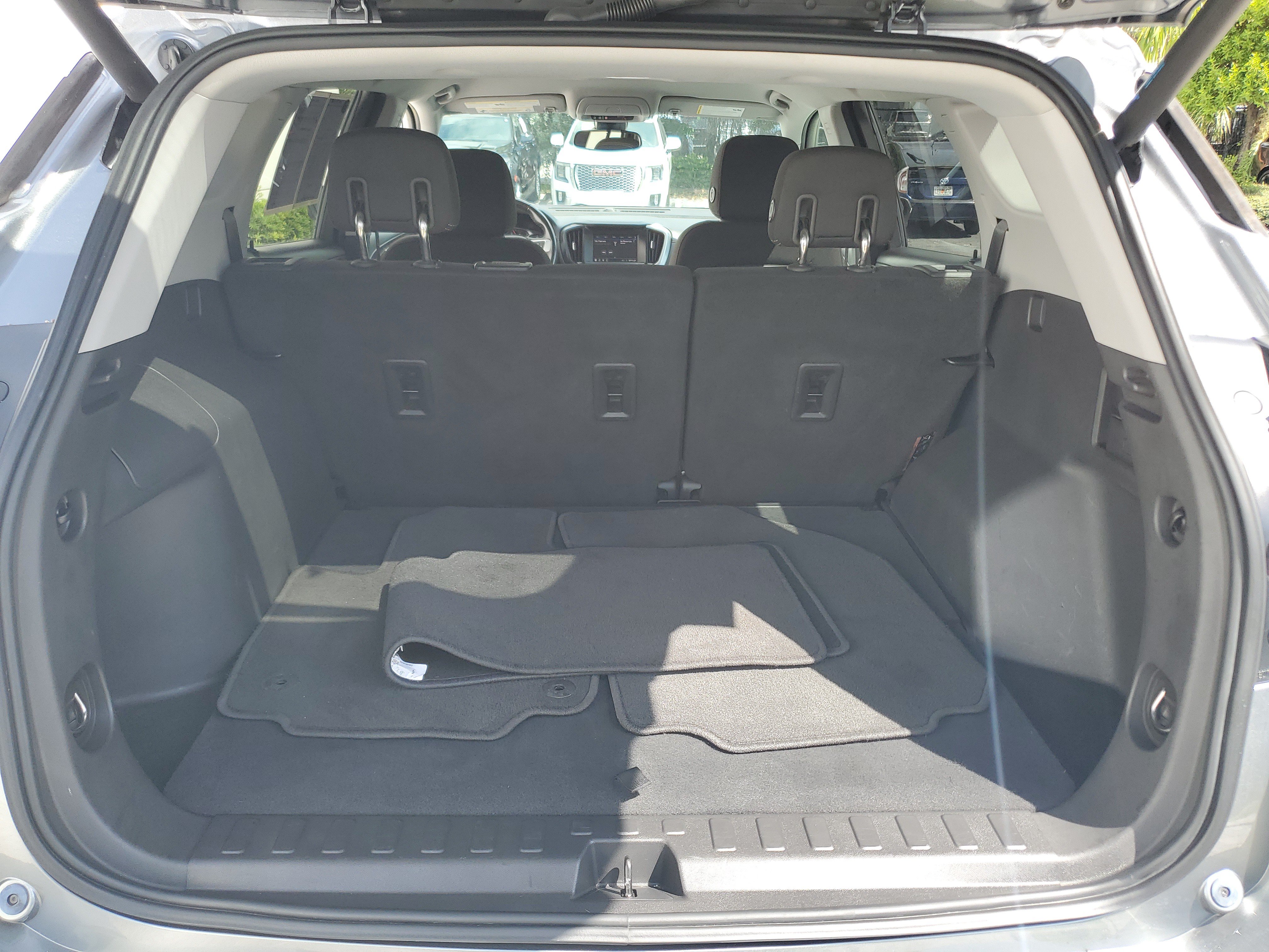 Used 2020 GMC Terrain SLE w/ Driver Convenience Package FWD image 10