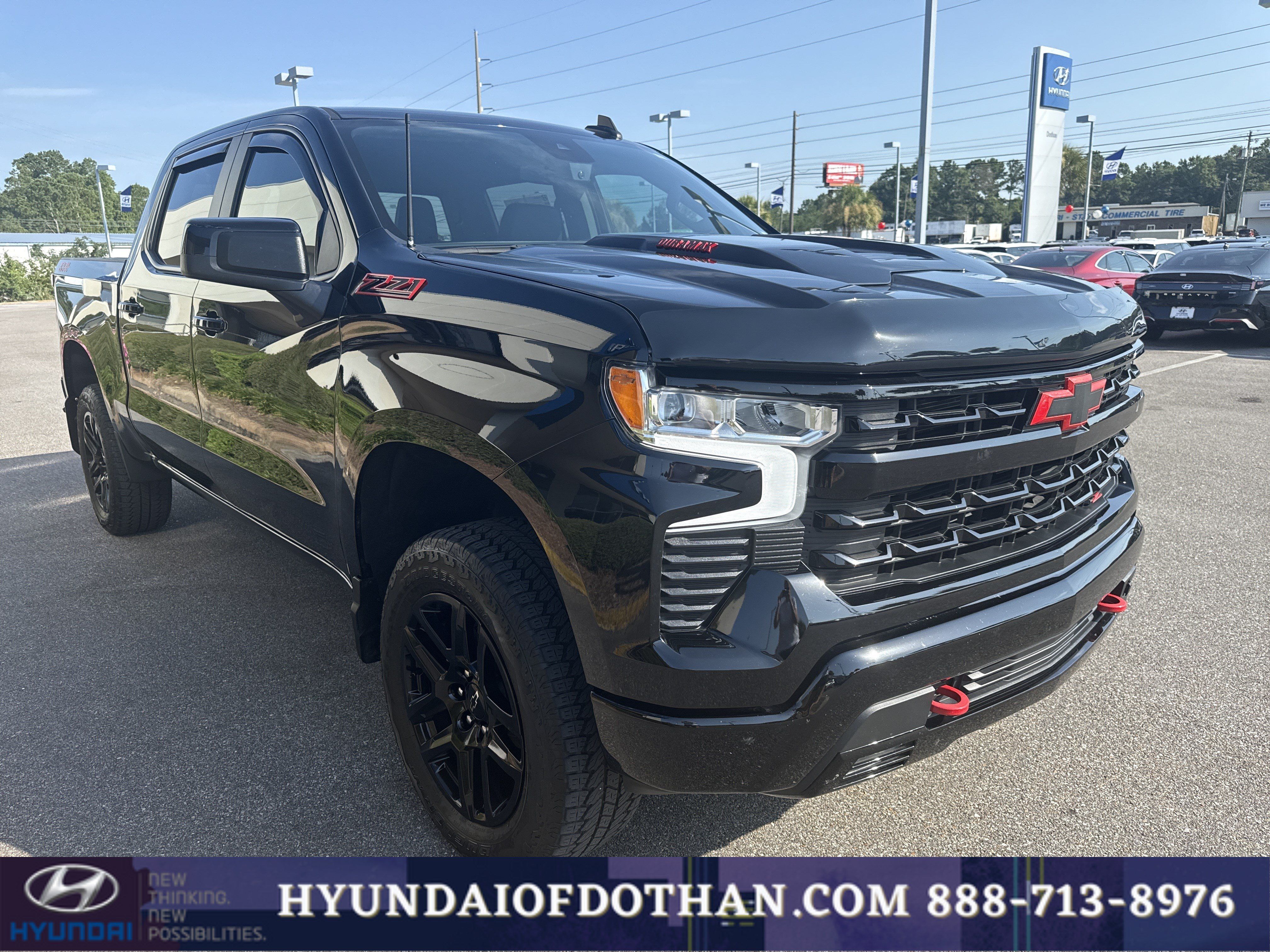 Used 2025 Chevrolet Silverado 1500 LT Trail Boss w/ Convenience Package II AWD/4WD image 5