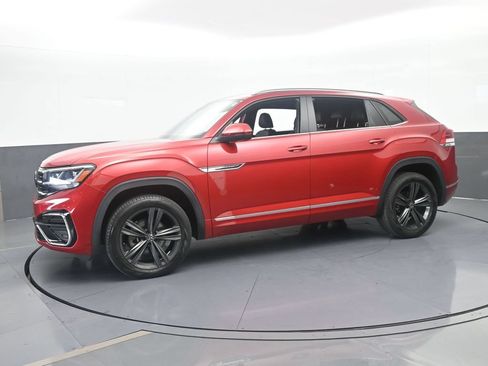 Used 2021 Volkswagen Atlas Cross Sport SE w/ Panoramic Sunroof Package FWD image 2