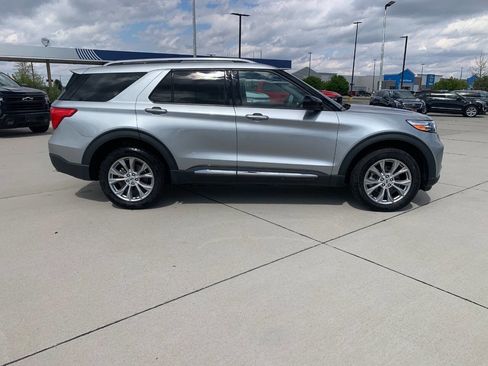 Used 2024 Ford Explorer Limited AWD/4WD image 5