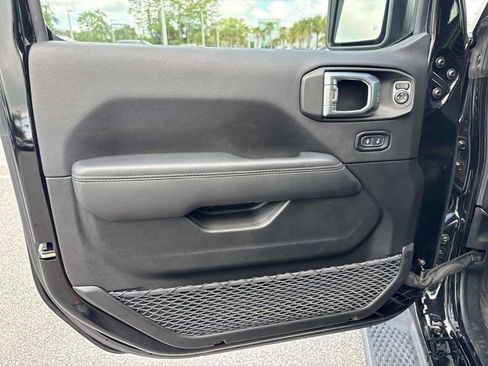 Used 2023 Jeep Wrangler Unlimited Sahara w/ Cold Weather Group AWD/4WD image 17