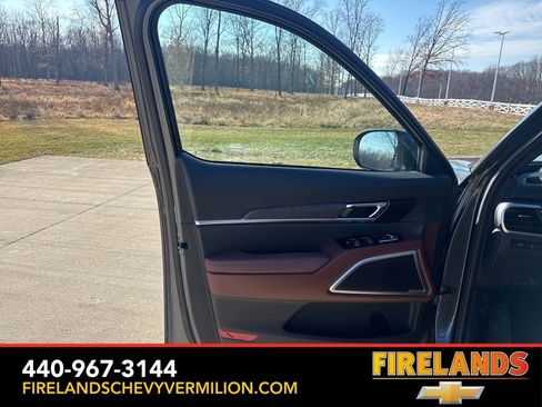 Used 2023 Kia Telluride EX w/ EX Captain's Chair Package image 10