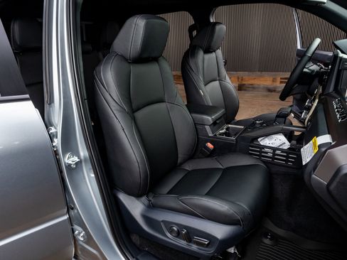 Used 2025 Toyota Tacoma TRD Off-Road image 30