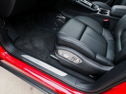 Certified 2026 Porsche Macan S AWD/4WD image 14