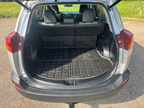 Used 2015 Toyota RAV4 Limited w/ Technology Package FWD image 9