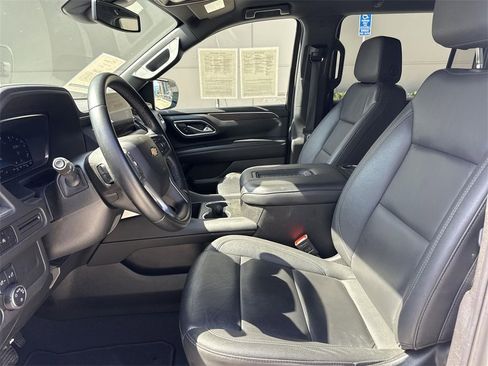 Used 2024 Chevrolet Suburban LT image 17
