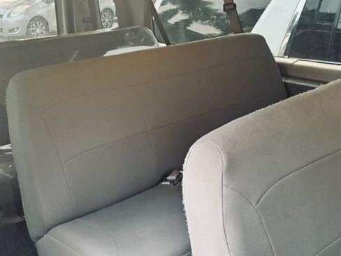 Used 2006 Ford E-350 and Econoline 350 XLT RWD image 9