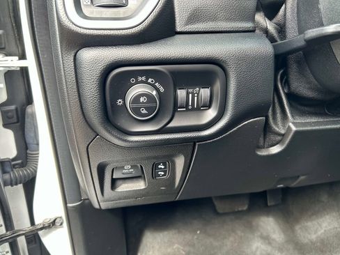 Used 2019 RAM 1500 Laramie w/ Sport Appearance Package AWD/4WD image 28