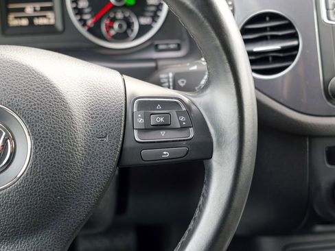 Used 2018 Volkswagen Tiguan Limited w/ Premium Package image 41