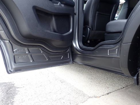 Used 2017 Ford Explorer XLT w/ Equipment Group 202A image 15