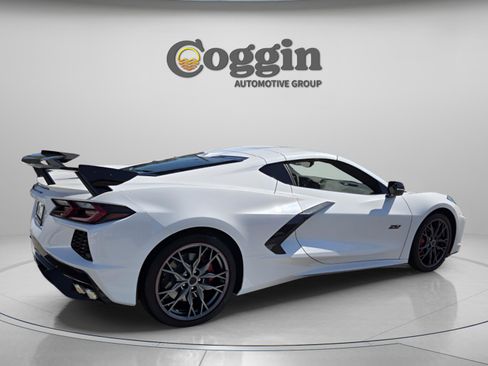 Used 2023 Chevrolet Corvette Stingray Premium Cpe w/ Z51 Performance Package RWD image 5