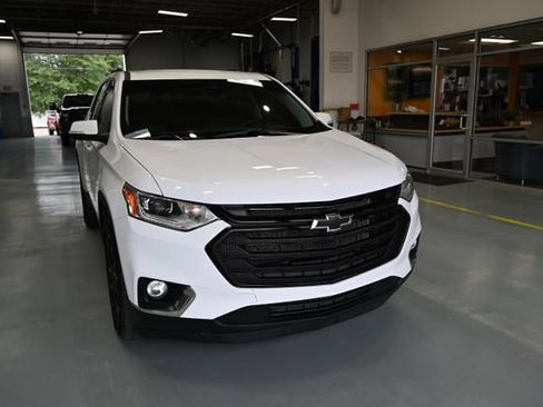 Used 2021 Chevrolet Traverse LT FWD image 3