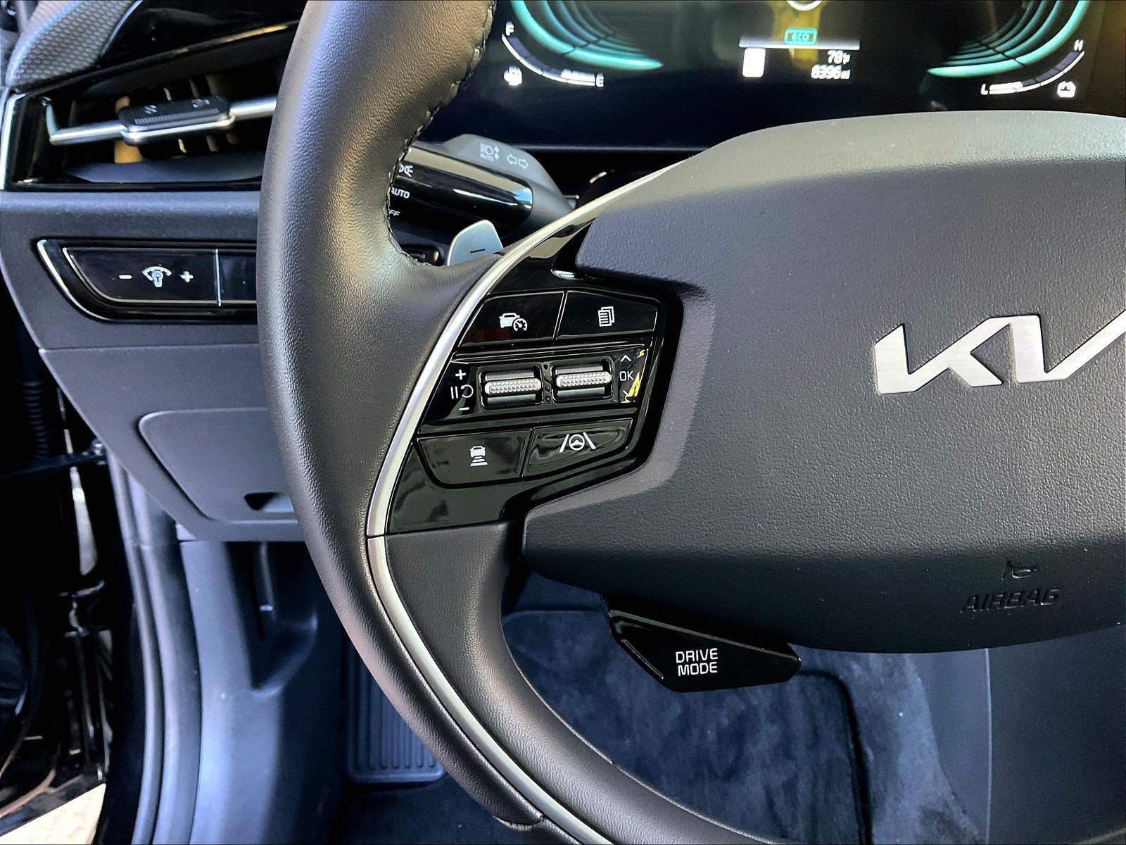 Used 2025 Kia Niro EX FWD image 11