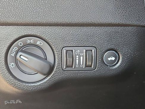 Used 2020 Dodge Charger SXT RWD image 16